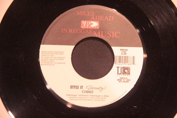 Chino (8) / Konshens (7" VINYL) - Style It / Don't Leave It | Mint (M) Generic-The Happy Cap