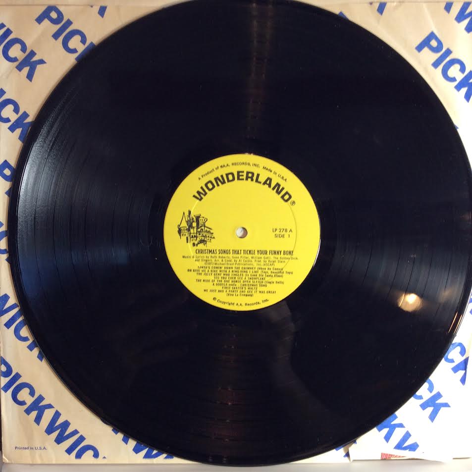 Golden Orchestra And Chorus - Christmas Songs That Tickle Your Funny Bone (VINYL) | Near Mint- (NM-) Near Mint- (NM-)-The Happy Cap