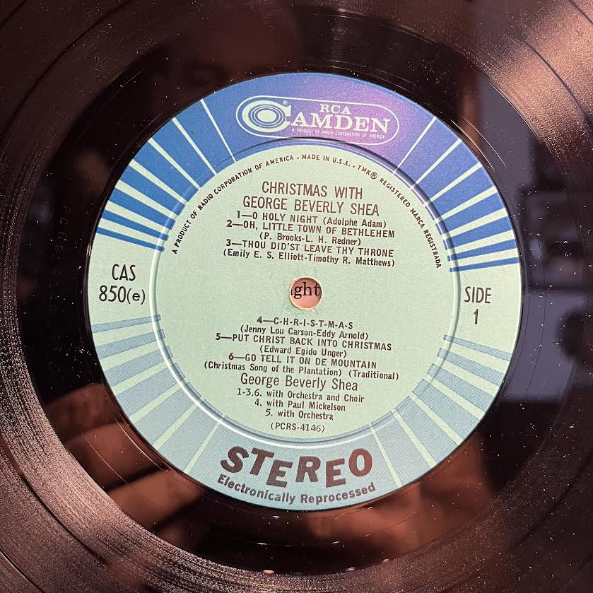 George Beverly Shea - Christmas With George Beverly Shea | Near Mint (NM) Near Mint (NM)-The Happy Cap