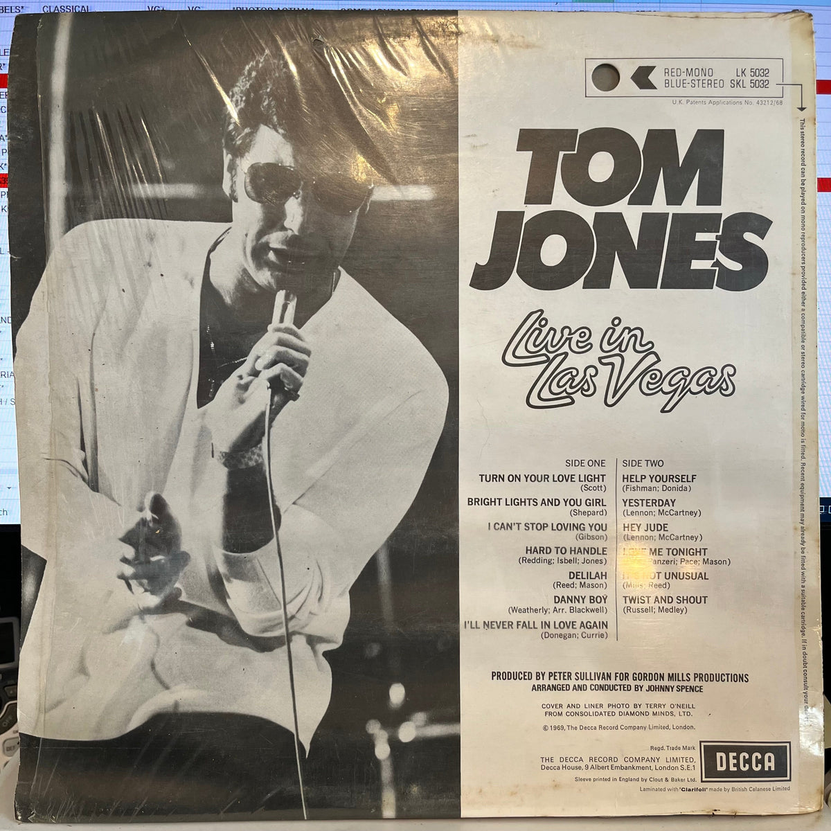 Tom Jones - Live In Las Vegas *UK* | Near Mint (NM) Excellent (EX)-The Happy Cap